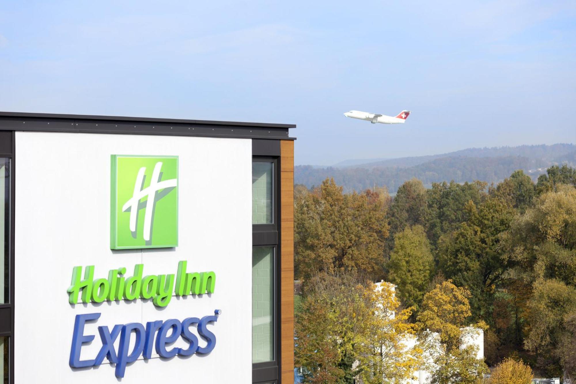 Holiday Inn Express Zurich Airport, An Ihg Hotel Rumlang Ngoại thất bức ảnh